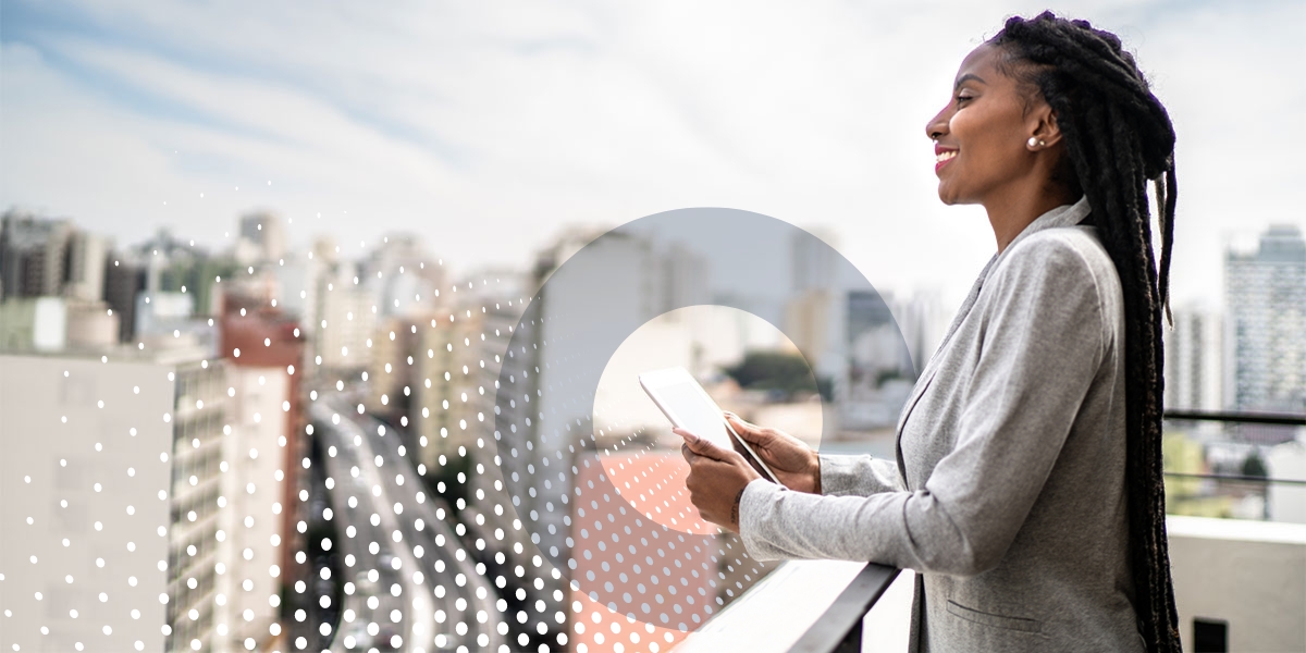 Woman-balcony-grey-circle