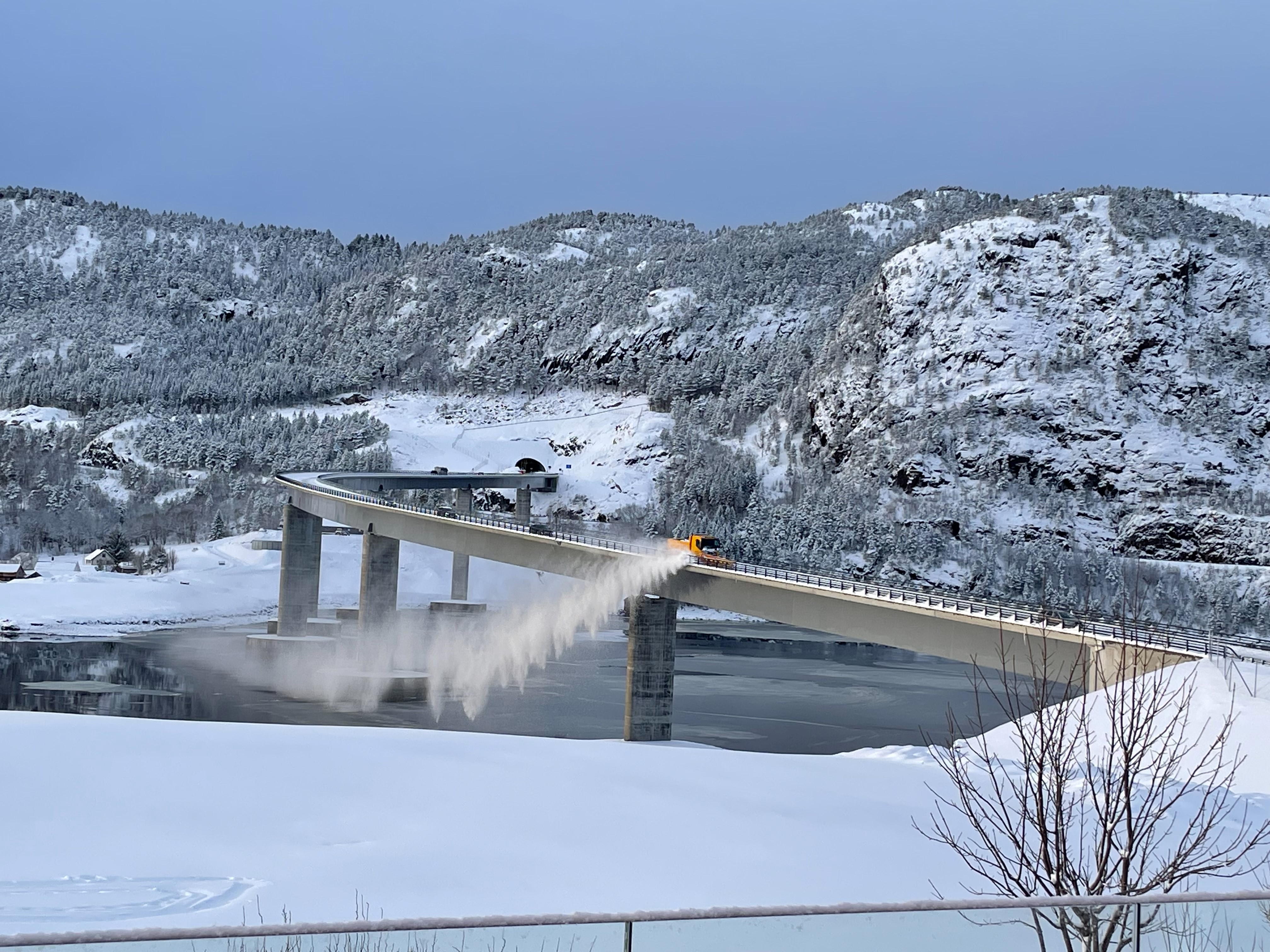 èstfjordbrua brõyting