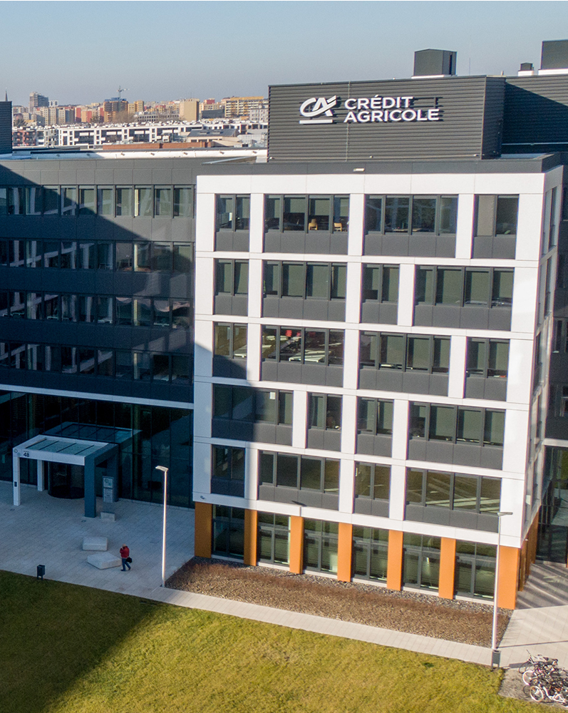 Credit Agricole – Zwiększenie bezpieczeństwa urządzeń mobilnych i zapewnienie zgodności z przepisami