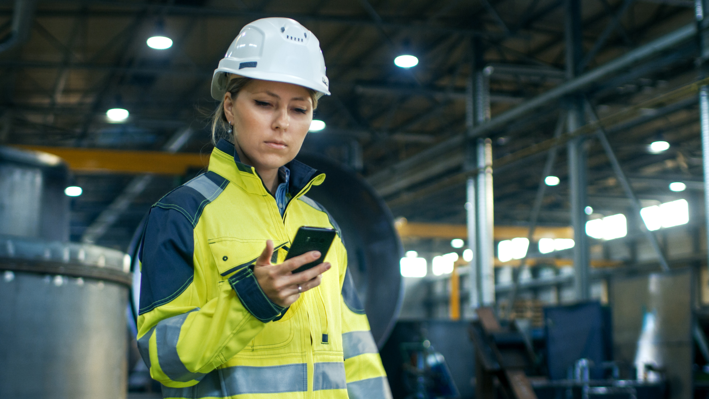 frontline, employee, phone, mobile, woman, indoor